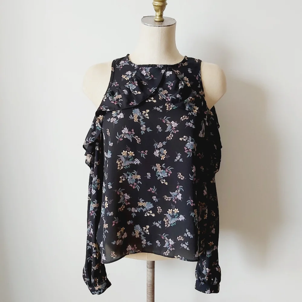 ✨Floral Nordstrom Cold Shoulder Top - Picture 1 of 15